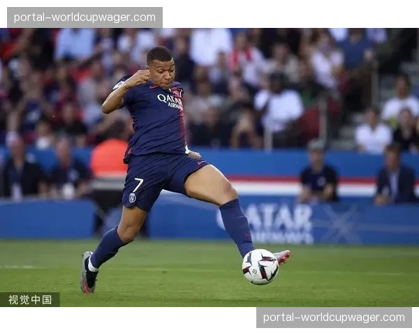 半场战报：巴黎圣日耳曼暂1-0领先，姆巴佩点射破门