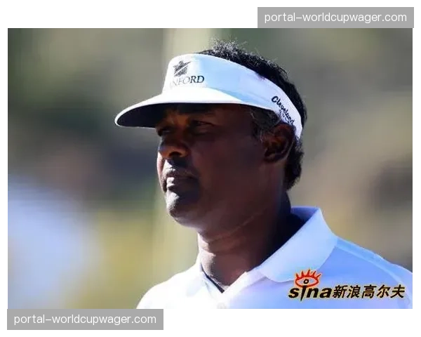 通讯：美国常青公开赛，埃尔斯与维杰·辛格的冠军加洞赛鏖战